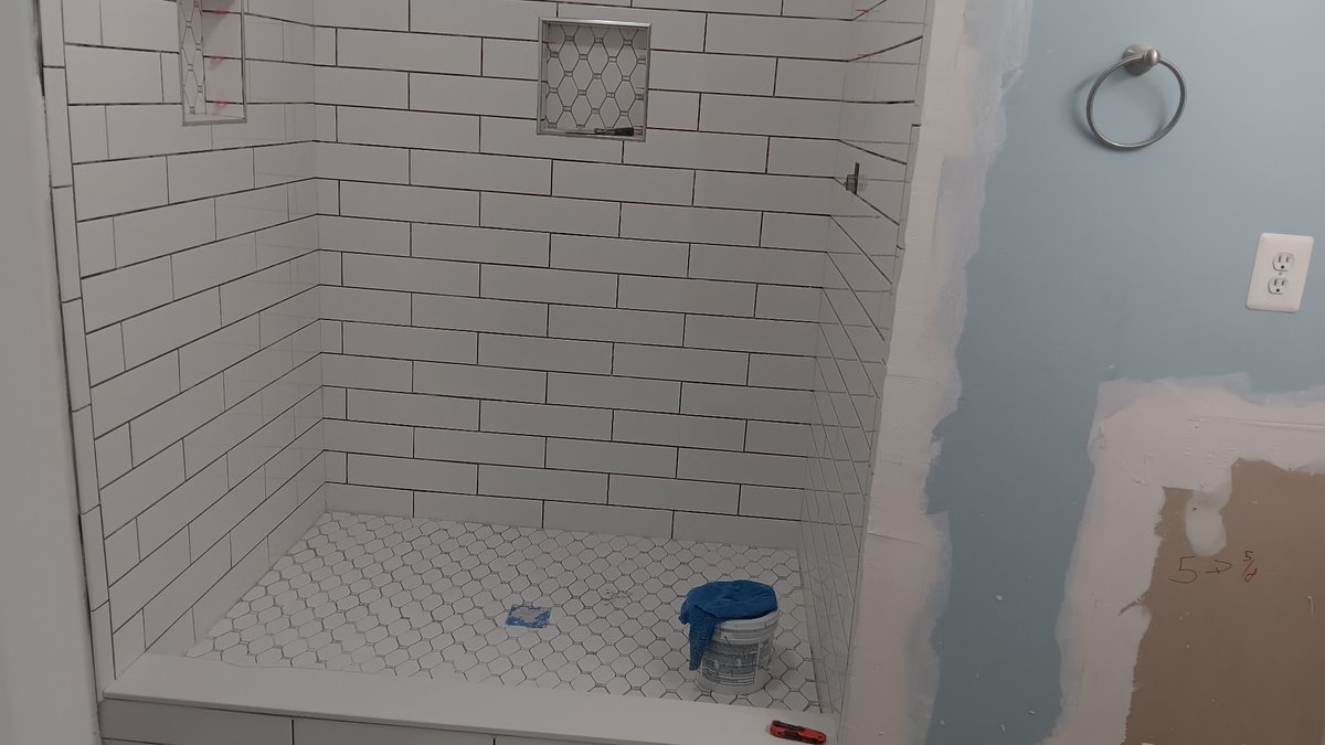 FastpainterVa's tweet photo. 🚿 Renovate Your Bathroom with Style and Quality
We transform your bathroom into a modern, functional, and elegant space.

📞 (703) 304-4761
📧 contact@fastpaintervallc.com

👉 Request your FREE quote today!

#BathroomRenovation #InteriorDesign #HomeImprovements #Construction https://t.co/gfCa2Dbw8M