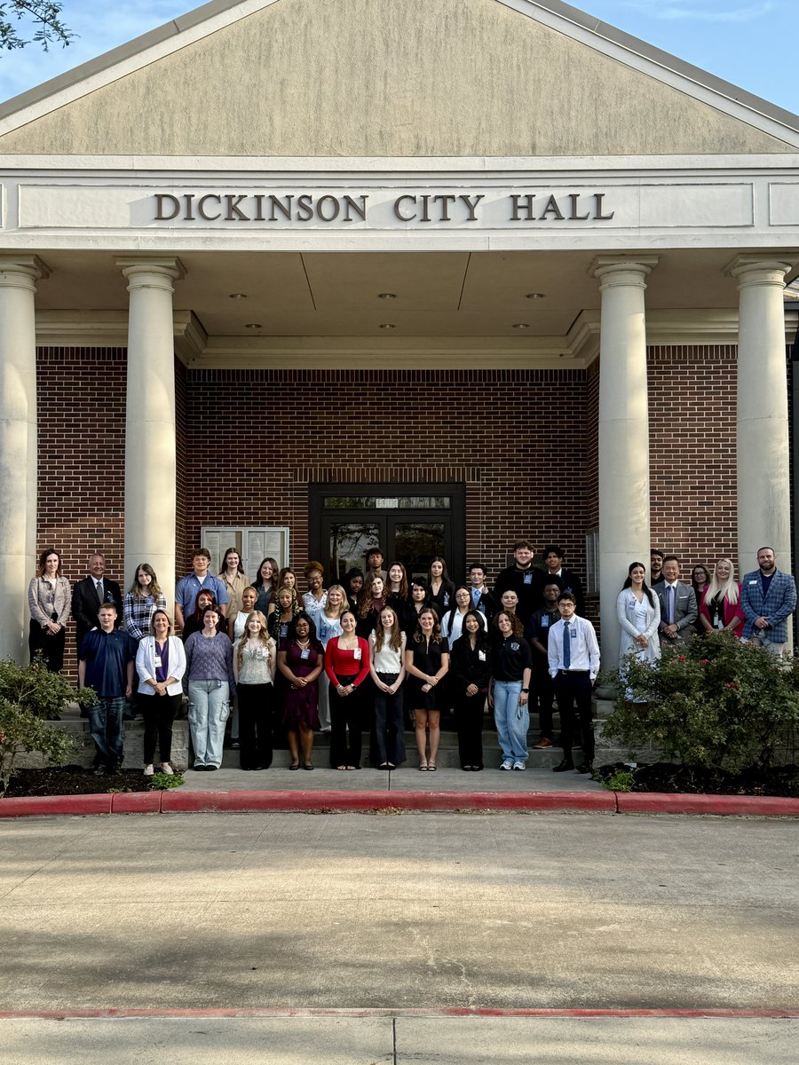 DrBrownEDU's tweet image. Today was Law &amp;amp; Justice Day in Gator Nation!
Our high school students stepped into the courtroom experience—engaging in a mock trial alongside practicing attorneys and law students from UH. Real learning, real voices, real futures.
#GatorNation #FutureLeaders