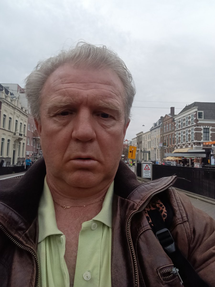 Hallo okay!!!den haag vandaag!!!alles goed!!!door omstandigheden!!!daaaaag!!!goed leven aan vrienden!!!
