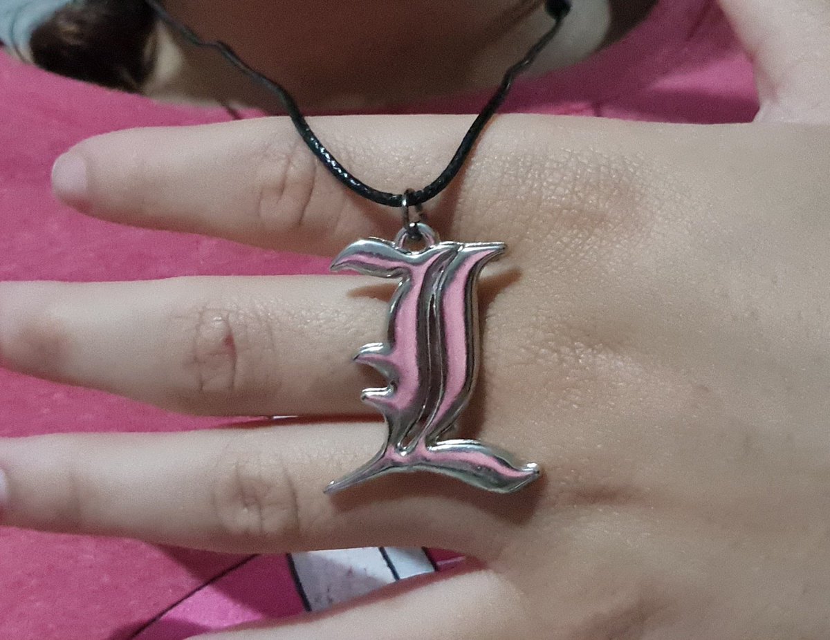 Sapatanathei's tweet photo. I bought this necklace and it arrived today, I can't see it without thinking #ofher https://t.co/5kglrMHsl6