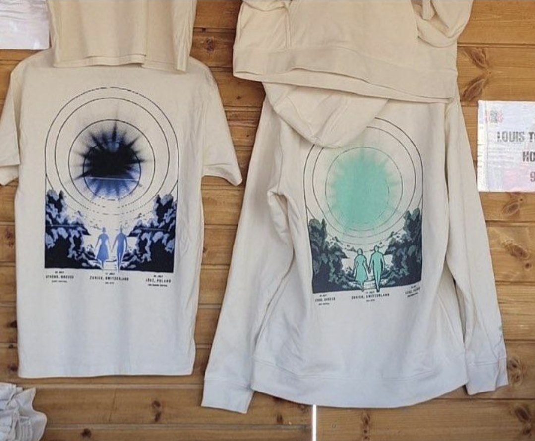 AuchDirectioner's tweet photo. Potrzebuję ten merch Louisa, ciągle żałuję, że nie znalazłam stoiska na festiwalu 😭 
Kupię s/m jak ktoś ma 
#hdighgliwice https://t.co/lnGcNz1H9x
