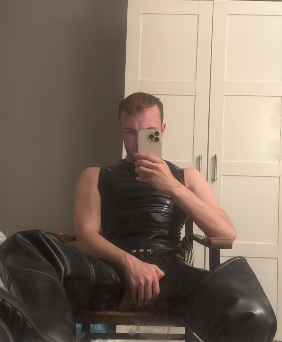 gearandkink's tweet photo. Some rubber and waders is all I need. https://t.co/J585dqgC13