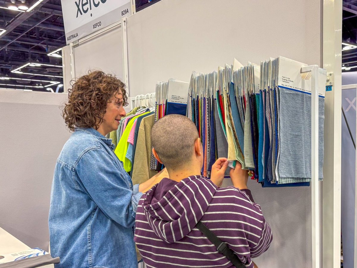 AdrianaMiraSV's tweet photo. 🇸🇻🇺🇸 Participamos en espacios internacionales que fortalecen la proyección de la industria textil salvadoreña, generando oportunidades concretas para posicionar nuestros productos en mercados exigentes como el de Estados Unidos. 🧵

Más detalles: 
https://t.co/i8sZCkJBf6 https://t.co/djEx8HS3cC