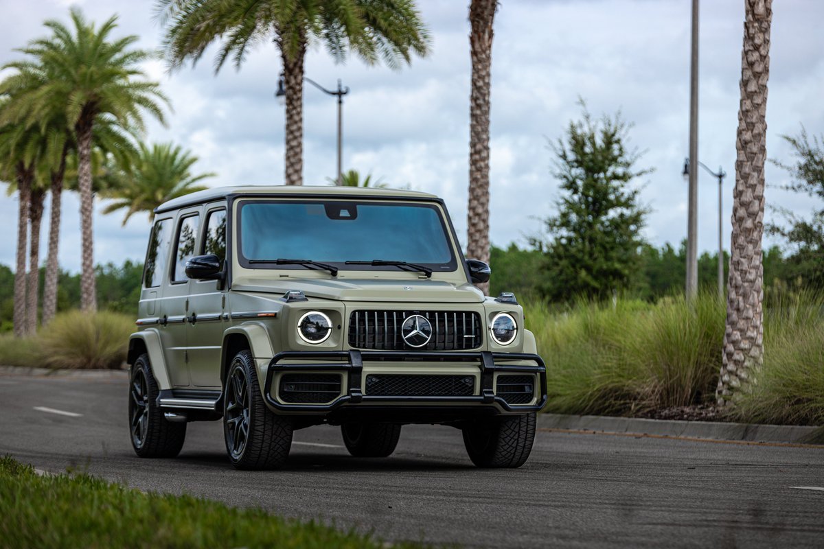 201WRAP's tweet photo. A G-Wagon does not forgive the wrong color.

Too flat and it looks washed out.
Too loud and it starts fighting its own shape.
This works because the tone stays muted, while the black trim and hardware keep the truck defined.

That is the real game on boxy SUVs:
color + contrast. https://t.co/JHYaKQ79rr