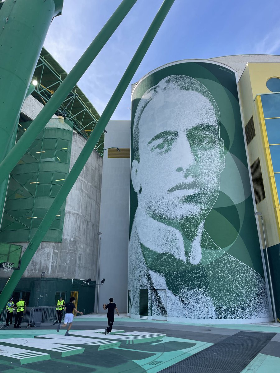 Pela primeira vez na história do Sporting, e provavelmente de qualquer clube português, o Clube tem 4 modalidades nos quartos-de-final da Liga dos Campeões:

⚽️ Futebol
⚽️ Futsal
🤾‍♂️ Andebol
🏑 Hóquei em Patins

“Um grande clube, tão grande como os maiores da Europa”