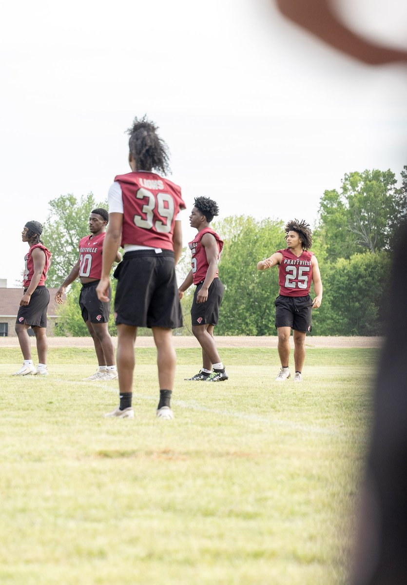 PrattvilleFB's tweet image. Felt good to be back on the grass‼️ Spring ball loading… #GoLions 🦁