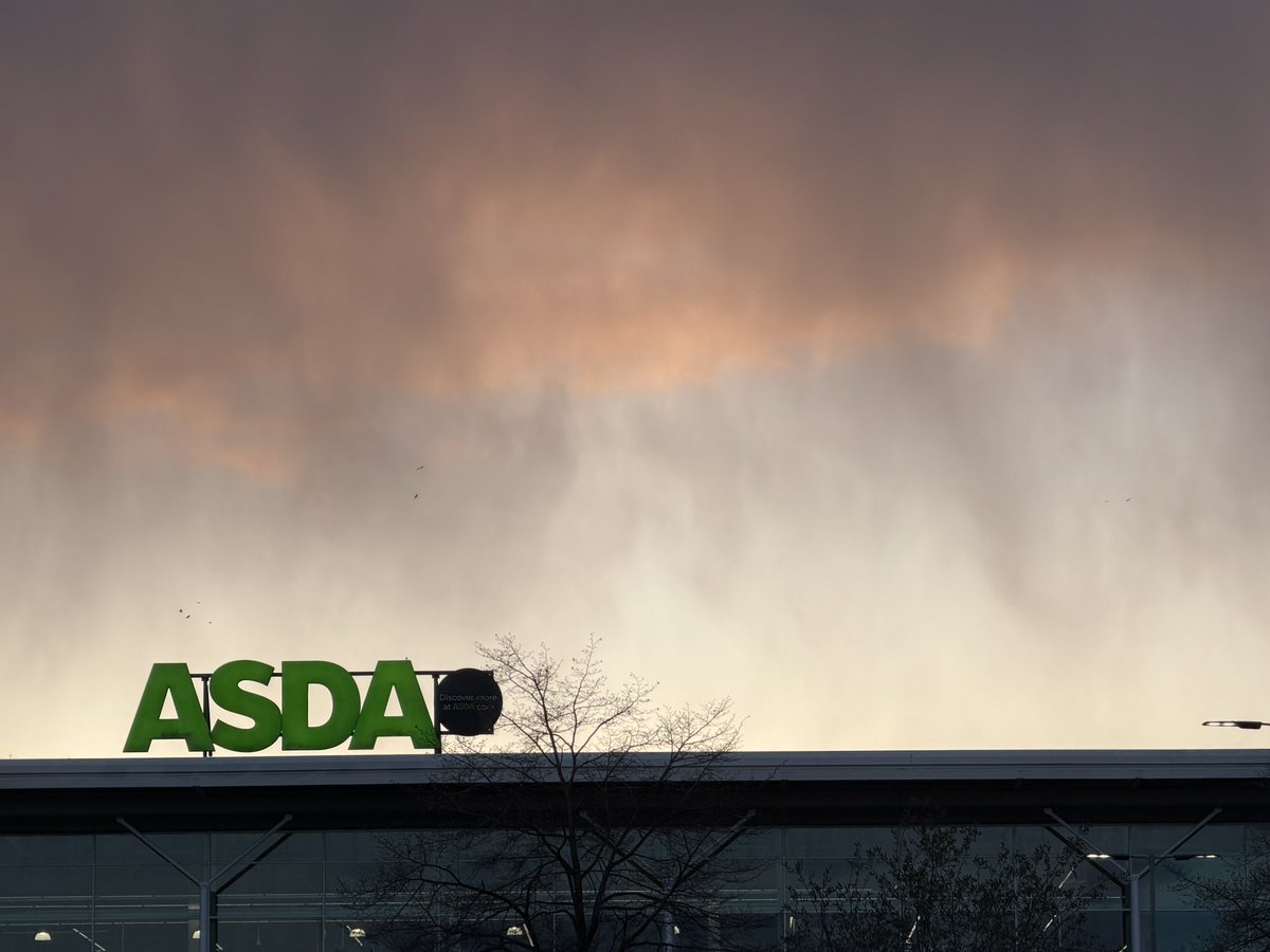 ManelRoura's tweet image. An spectacular sky at #sunset caught me at the #Telford town centre.