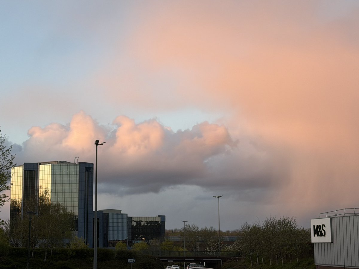 ManelRoura's tweet image. An spectacular sky at #sunset caught me at the #Telford town centre.