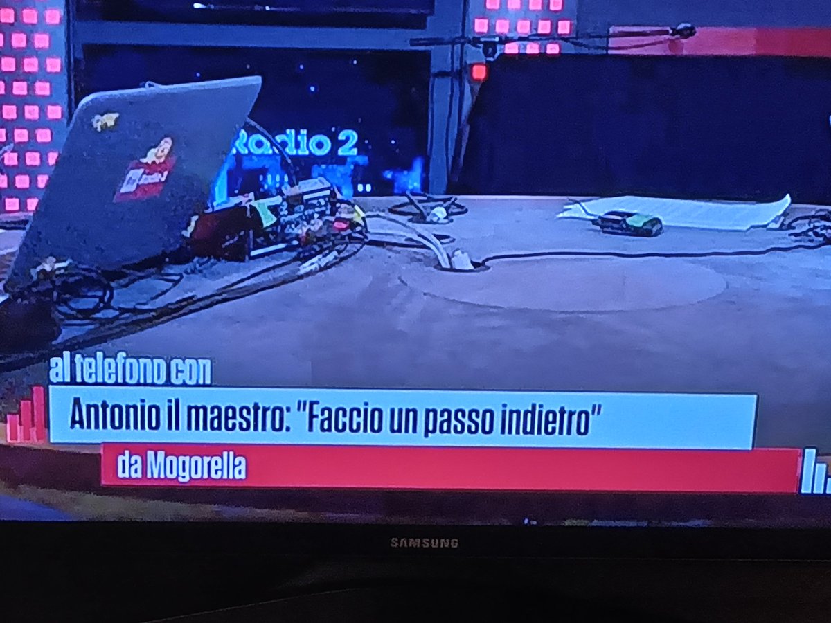 Emma Caggiano quella che ascolta iLunatici tweet media