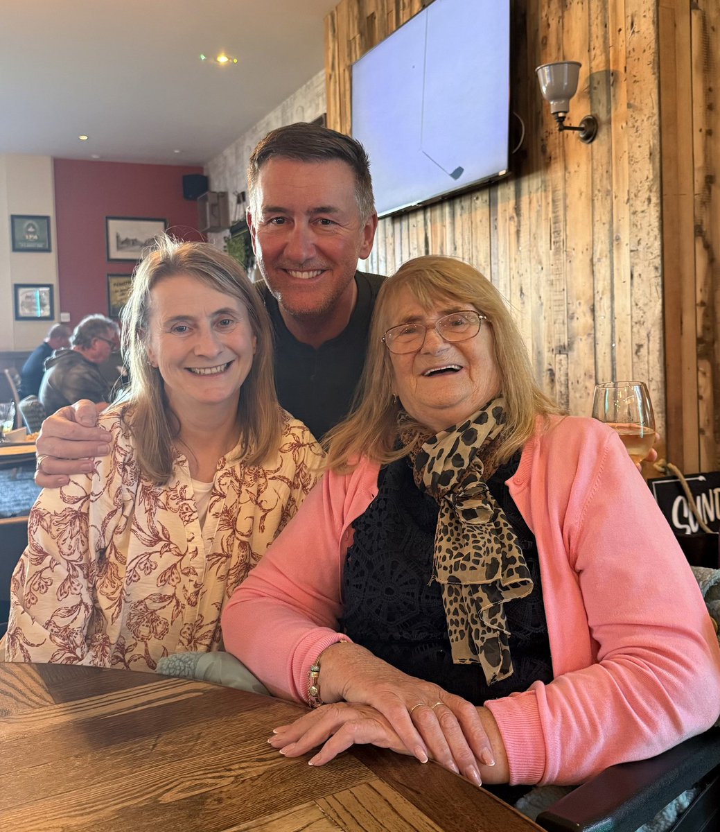 HM071977's tweet image. And there she is, my best pal 82 today &amp;amp; fabulous 👌🥰🥰🥰 #mum
