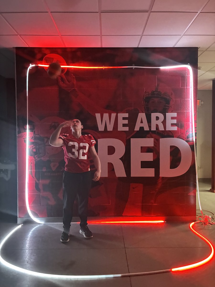 Augustbogs's tweet photo. I had a great visit yesterday @RiponRedHawkFB!  Thank you @Jmar56 for having me out and teaching me about the program and what Ripon has to offer. 
@coachbarnes @coach_hepp @brandonzemke @CoachSmith_2_ 
@wubbby @MJ_NFLDraft @Bound_wi @WiscoVikingsFB https://t.co/B2R2XWxBGq