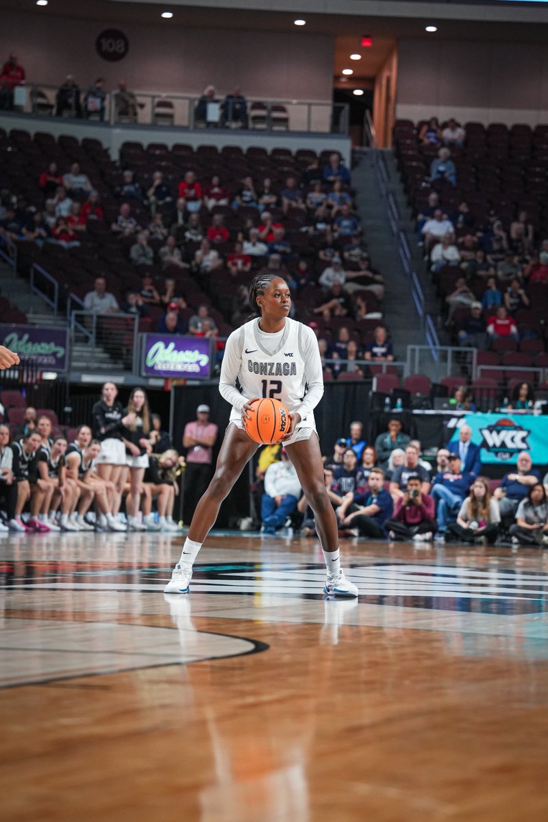 ZagWBB's tweet photo. Happy Birthday Chris! ❤️🎂 https://t.co/wuG6I80xRX