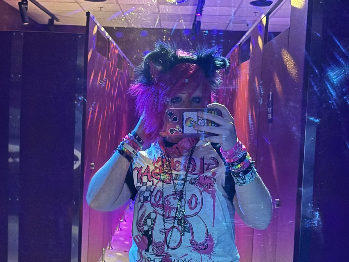 kitty :3 tweet media