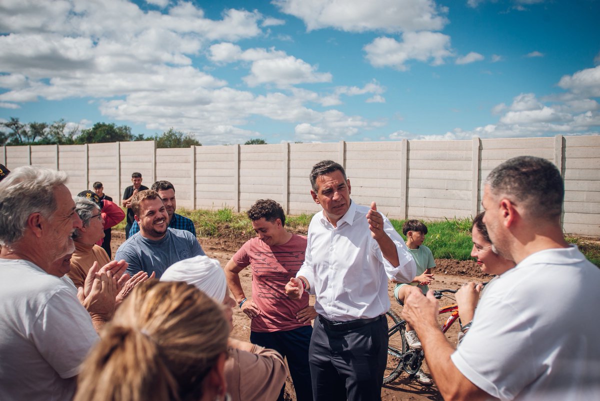 RECORRIENDO LOS TRABAJOS DE REPARACIÓN DE CALLES EN BARRIO QUINTAS DEL ROSARIO

Las grandes lluvias de los últimos días afectaron la calle “Las Chacras”, una de las principales vías de acceso al barrio #QuintasDelRosario. Hoy estuvimos junto a los vecinos recorriendo las tareas