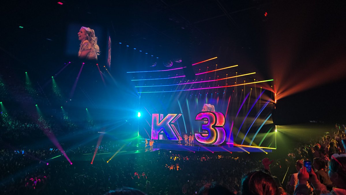 d0m1n1k 🌑🌸 seeing bts tweet media