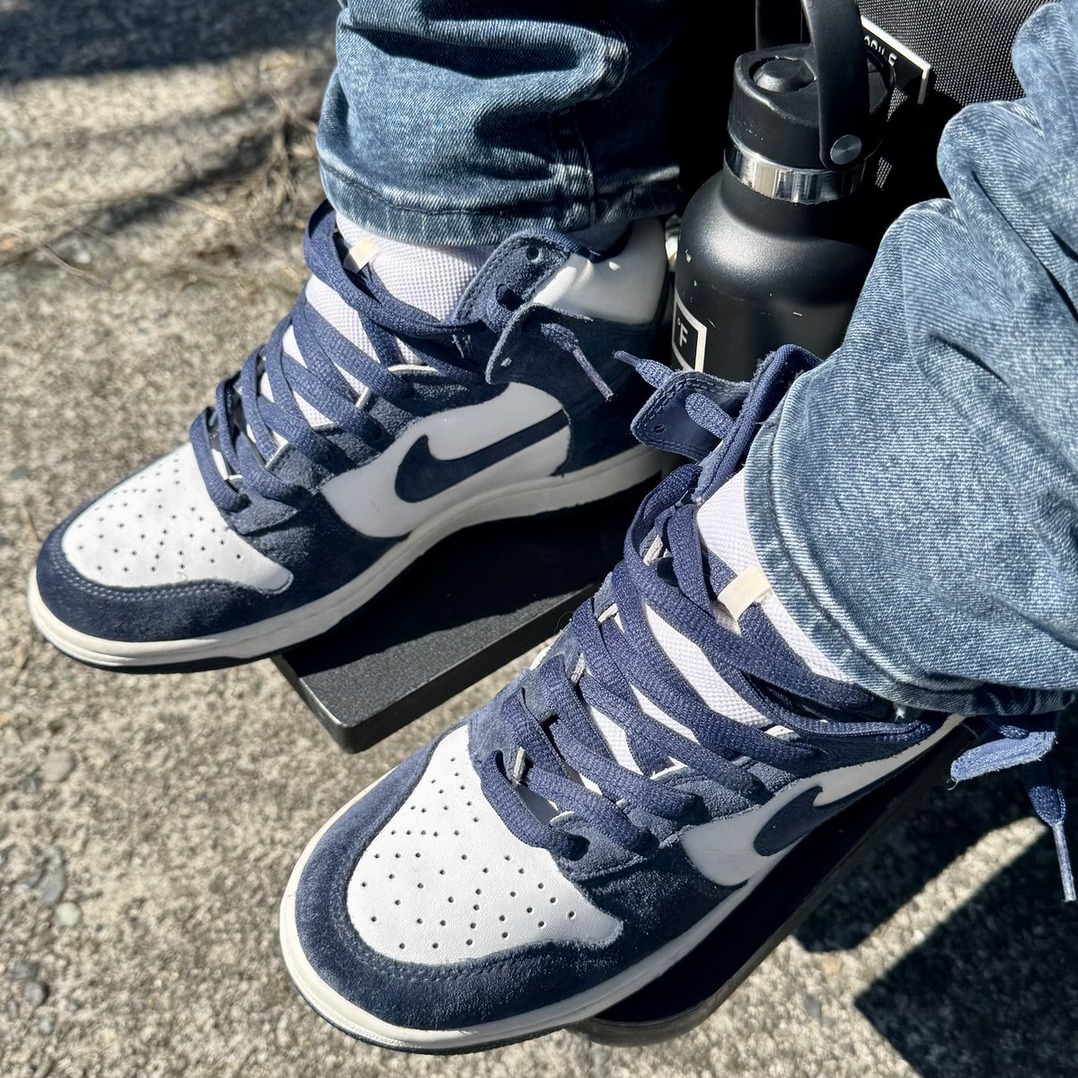 j_mobile's tweet image. 4/9, less than a week away. Today rocking the 2005 “Be True To Your School” Villanova Dunk SB Highs. The great materials &amp;amp; suede overlays make these special. Not the flashiest, but just as dope IMO, &amp;amp; one of those IYKYK type of pairs. #kotd #wdywt #yoursneakersaredope