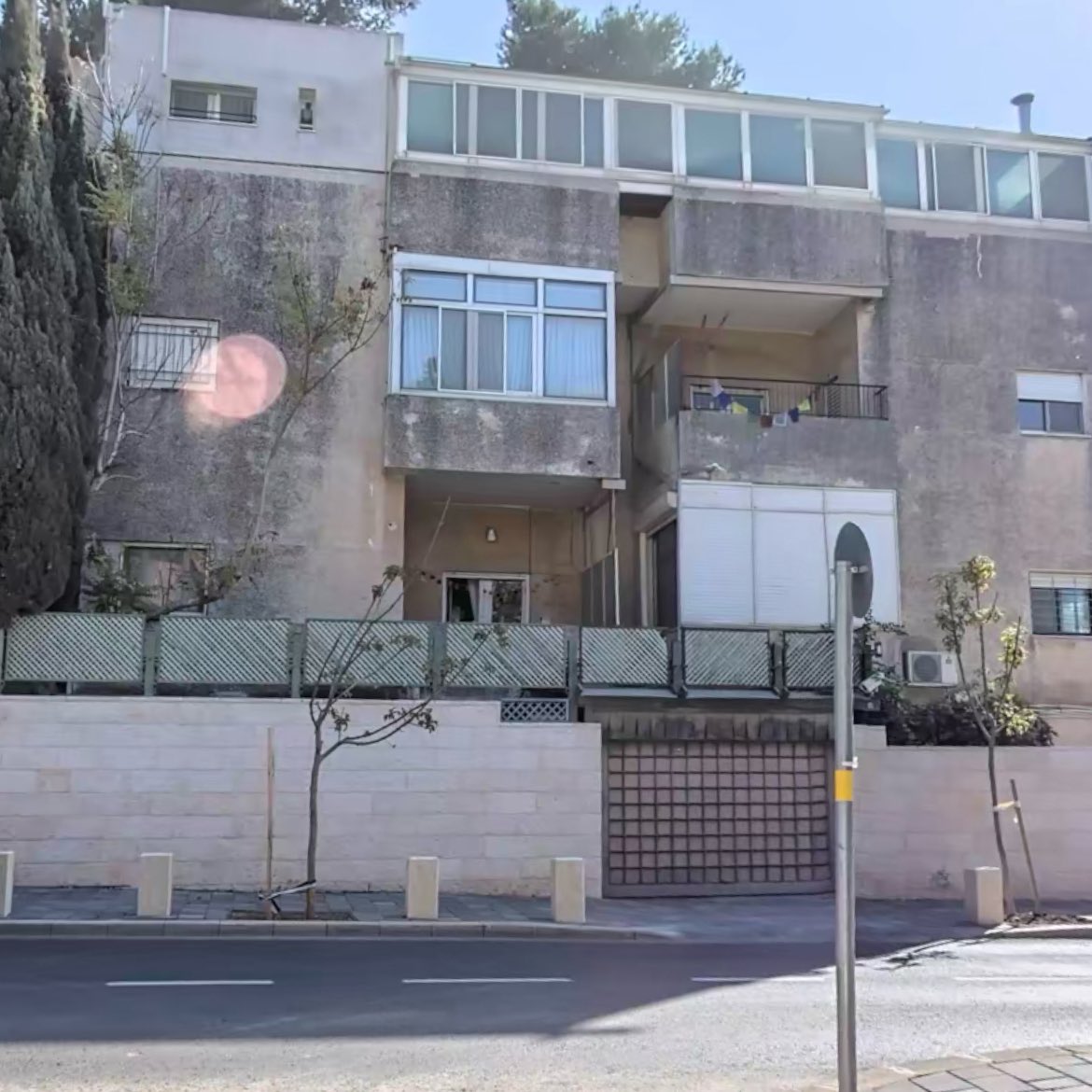 İsrail başbakanı Netanyahunun uyuduğu yerin koordinatları 31.77142° N, 35.21302° E