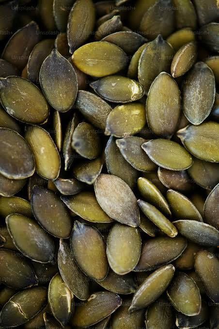 LoreCardenasX's tweet photo. 11 alimentos sencillos que favorecen unos niveles de testosterona saludables de forma natural

 // Hilo // 

1. Semillas de calabaza https://t.co/gO5T0qXGE8