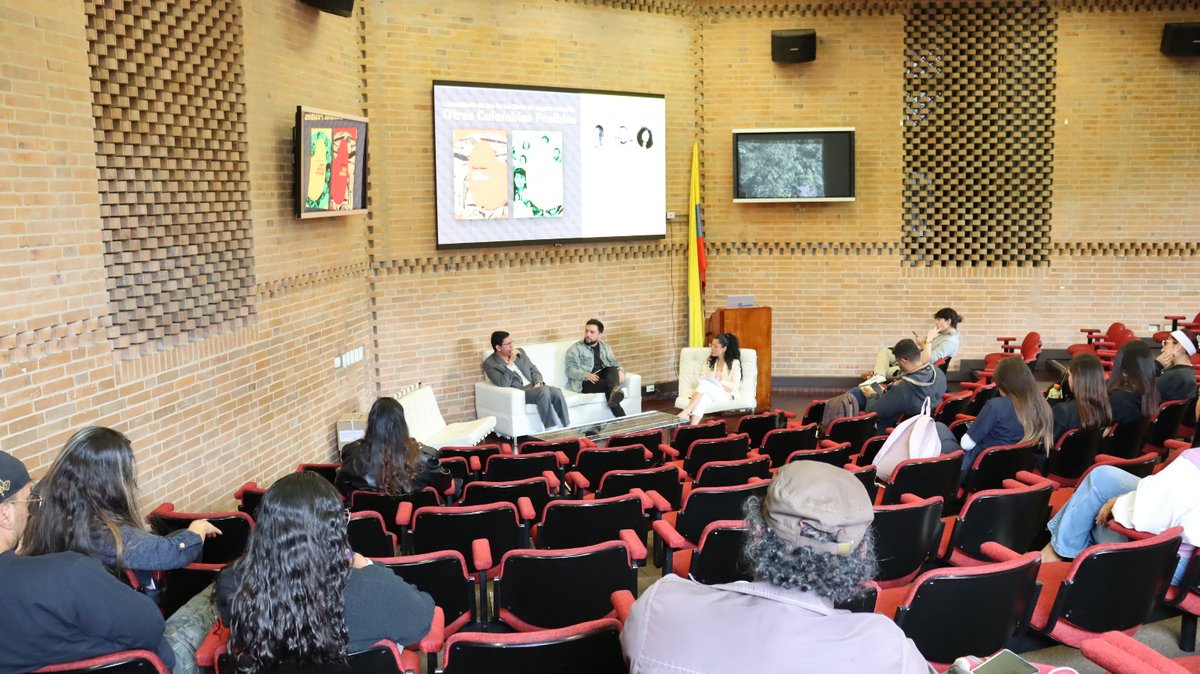 ArchivoGeneral's tweet photo. Inicia el lanzamiento de los libros "Los Fistos" y "Vivir, luchar, resistir", los cuáles hacen parte de la colección Otras Colombias posibles.

Conéctate a la transmisión: https://t.co/iQBZ5exEbk
🧵 https://t.co/QzFjrdMile