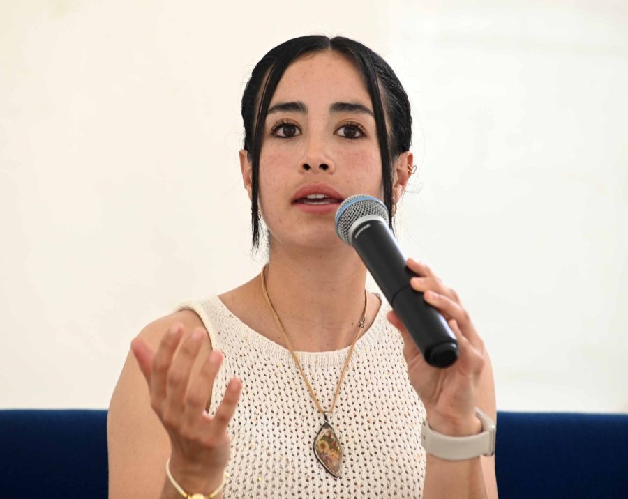 Gaceta_UNAM's tweet photo. Egresada de la @UNAM_FCPyS y alumna de @DerechoUNAMmx, primera arbitra central mexicana que estará en un mundial de futbol varonil.

Katia Itzel García Mendoza fue designada hoy por la @FIFAcom parte de los 52 silbantes que estarán en la Copa Mundial de México, Estados Unidos y Canadá.

https://t.co/sYV3lYF1xu