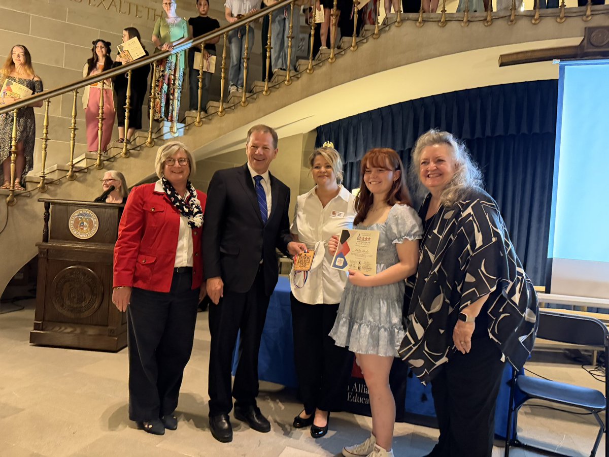 LtGovWasinger's tweet photo. Great to speak at the Missouri Senate Art Contest and celebrate some incredibly talented young Missourians. Their winning pieces will be displayed in the Capitol over the next year for everyone to see. Proud of these students and the creativity they’re bringing to our state. https://t.co/mH05KwslkH