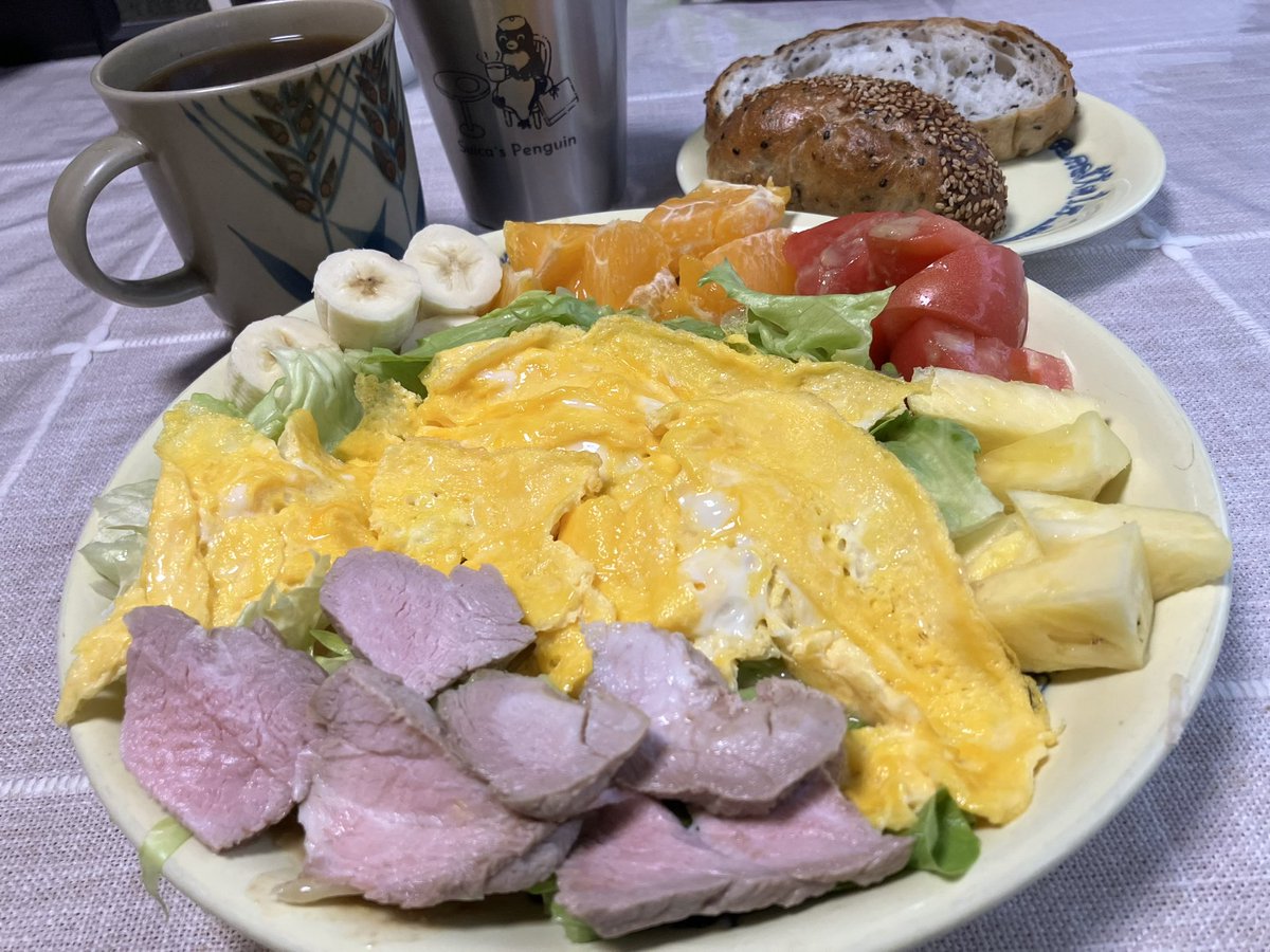 tacogimi's tweet image. 関口パンの胡麻パンは旨い😋🥖
#朝ごはん 

経済ニュースはタコ🐙 #TACO