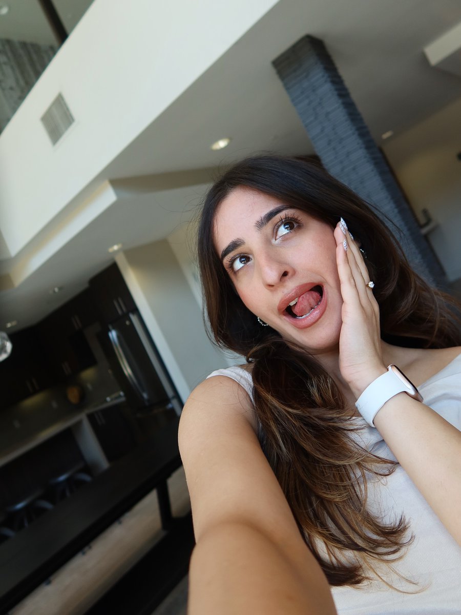 ShamanaseeShama's tweet image. Random Selfie 🤳 Love it Stunning Allhudulliah for Everything so happy  
#Loveit #Pleassure #Honest #Lovely #Missyoufather