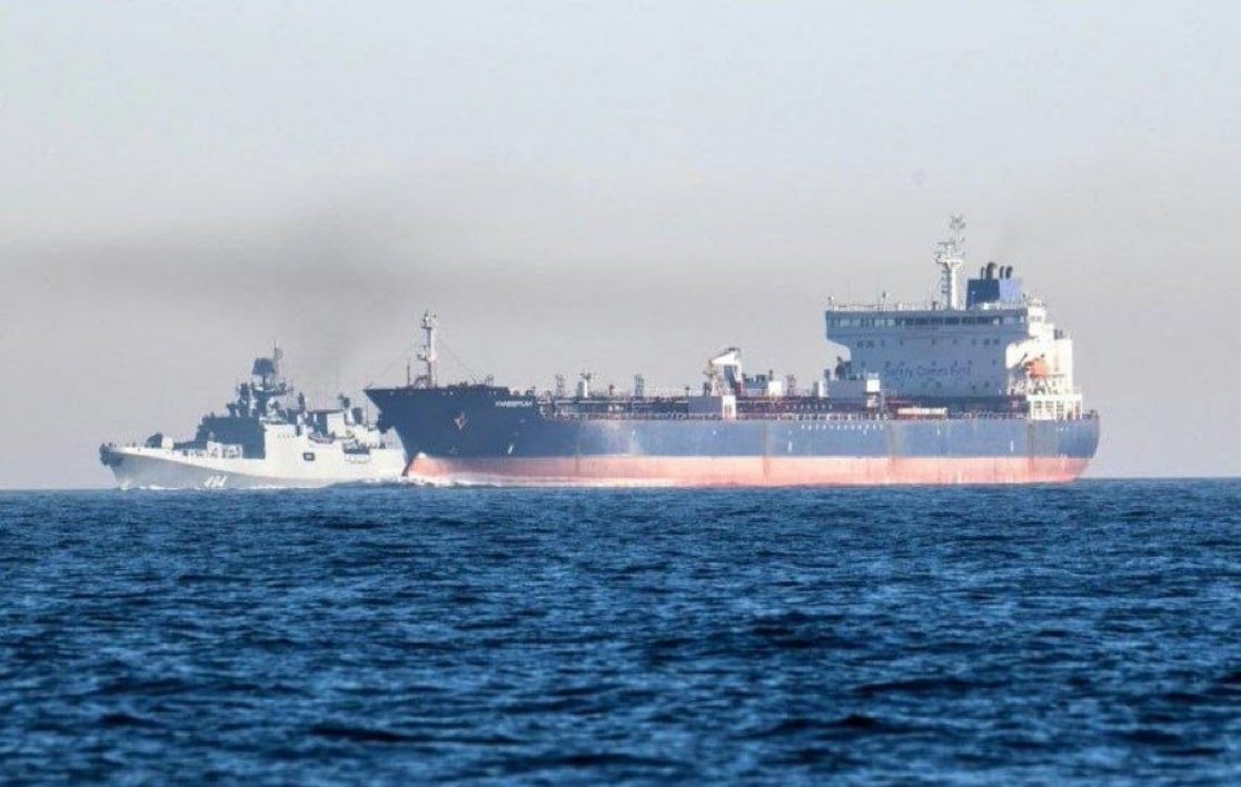 doyaksec's tweet photo. #Russia. The missile frigate "Admiral #Grigorovich" escorted two Russian #oiltankers through the #British #Channel.This move dissuaded British #pirates from any attempt to board and seize the ships. Paradoxically, the media was outraged... #warmongers https://t.co/zeZQ4aby4T