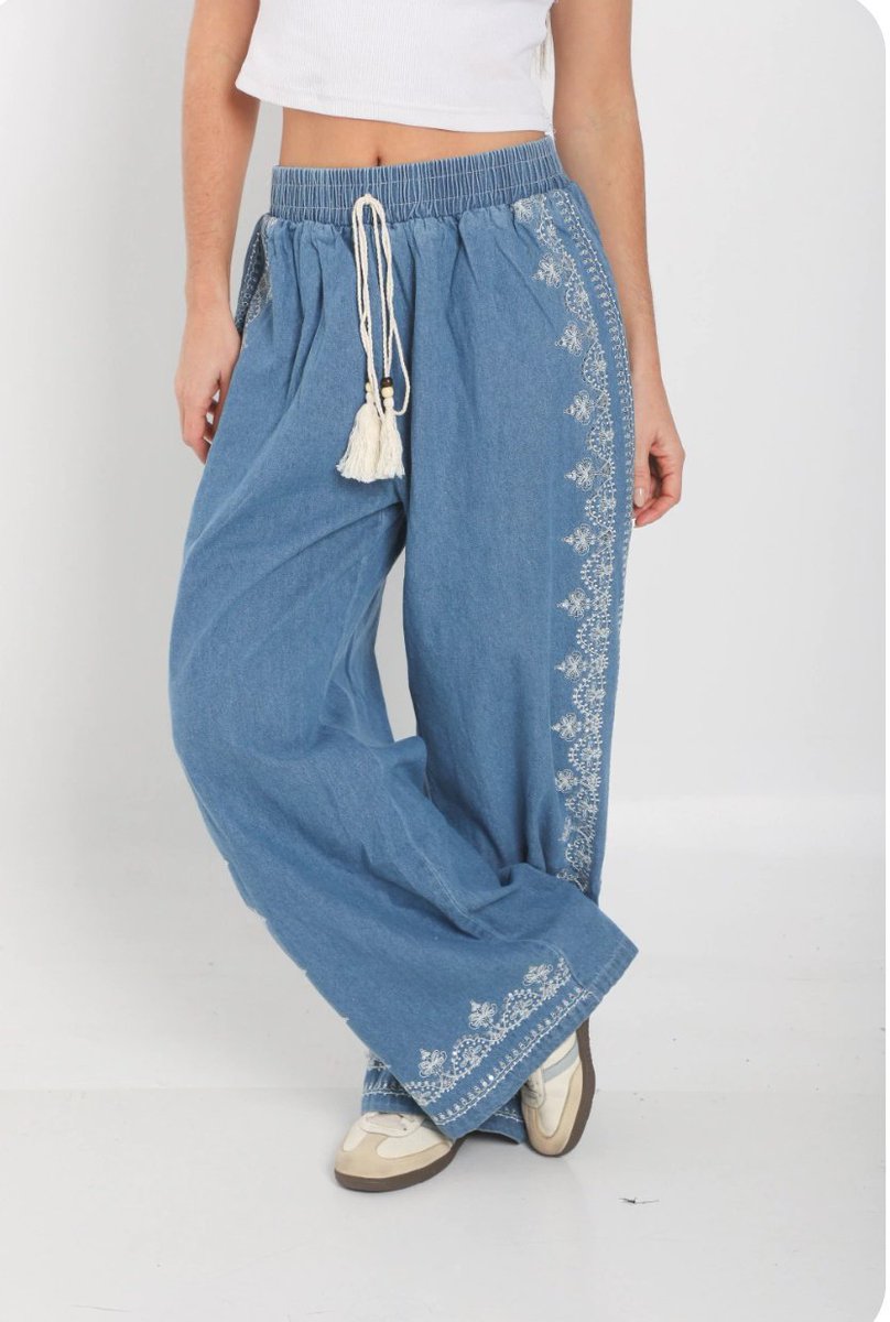 Santa (n't) Cecilia tweet media