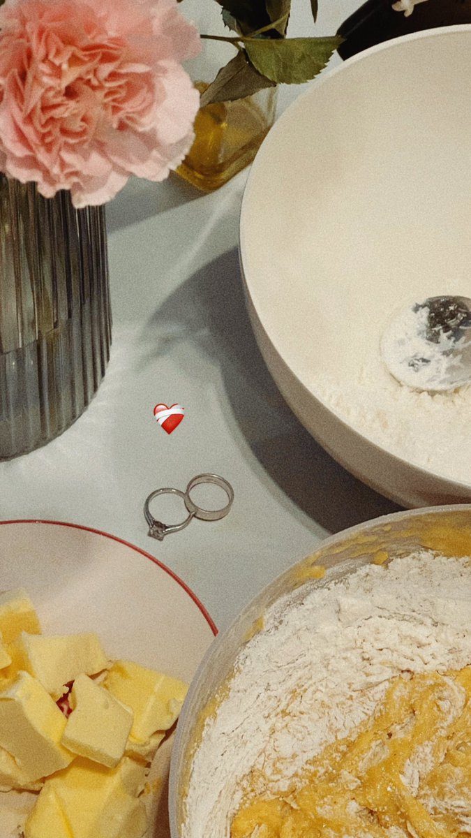 перша ластівка tweet media