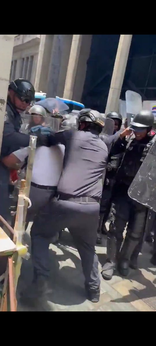 #AumentoSalarialYa tweet media