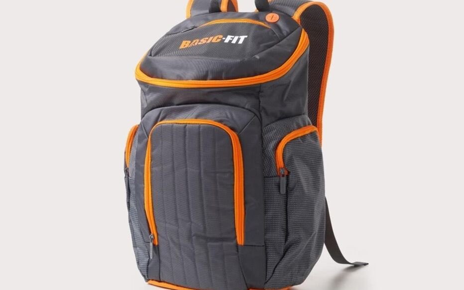 user78m's tweet photo. Pourquoi ceux qui prennent les transports en commun ils ont tous ce starter pack https://t.co/8Q8zUHMxSa