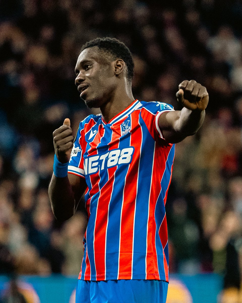 13footballC's tweet image. Ligue Conference,  Ismaila Sarr buteur en 1/4 de finale aller  avec Crystal Palace vainqueur de la Fiorentina 3-0. Le 6ème but de l'attaquant 🇸🇳 dans cette compétition. 
#13football 
#13TV