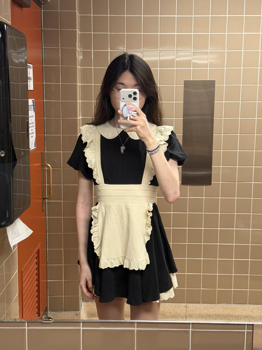 amber.jellyfish tweet media