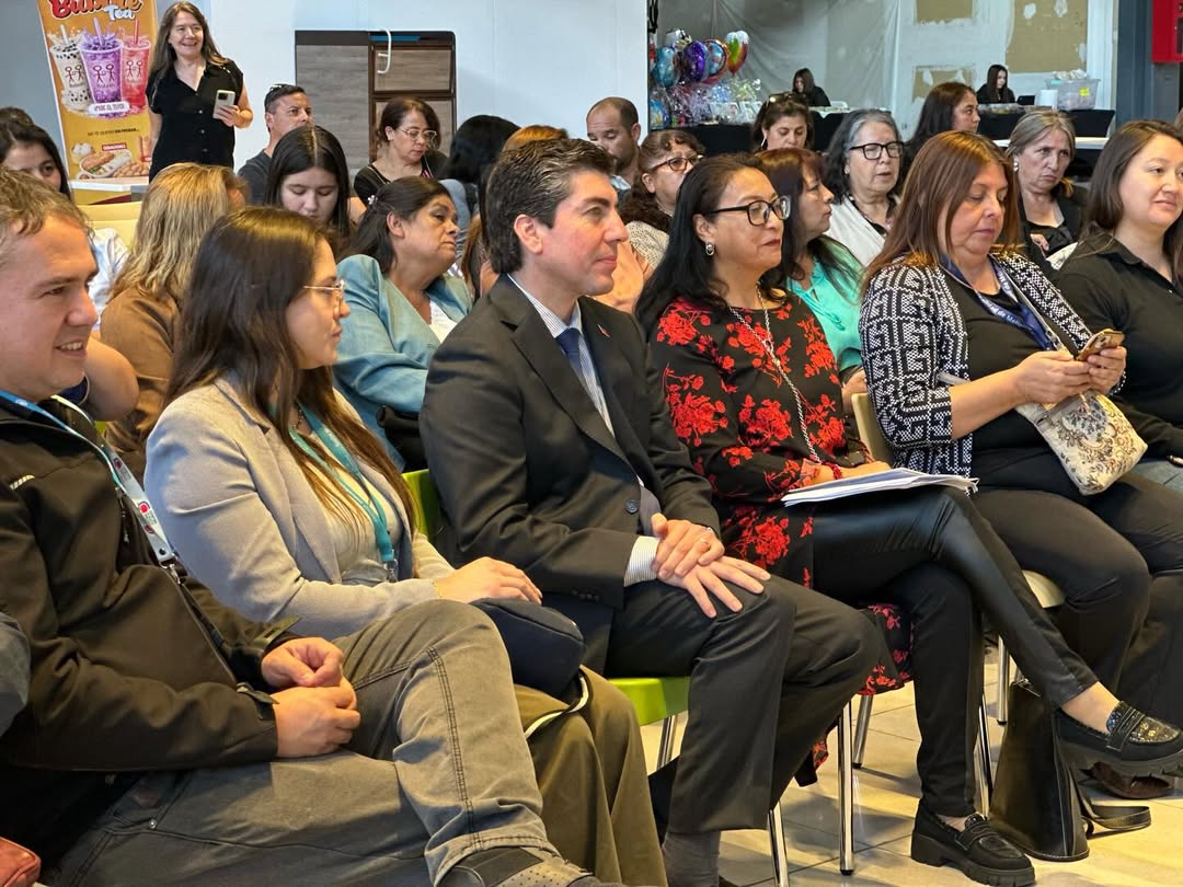 DPPMelipilla's tweet image. 🟦 70 usuarios/as FOSIS de la Provincia de Melipilla se certifican con el programa Emprendamos Avanzado

El Delegado Provincial, Gastón Libuy, participó en la ceremonia de cierre del proyecto de FOSIS, junto a autoridades regionales y locales.

#DPPMelipilla #GobiernoDeChile 🇨🇱
