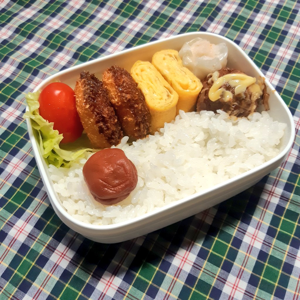 bento_yoco's tweet photo. お弁当🍱記録
おはようございます✨
今日のお弁当です
みんなに幸あれ🎵
#お弁当 #お弁当記録 
#お弁当作り #お昼ごはん
#bento #lunch #lunchbox https://t.co/dqKin9J9hI