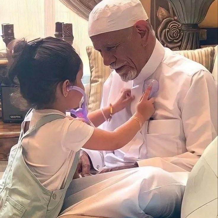 ما هب النسيم ، وما لمع بارقٍ نوّاض
ولا ناح الحمـام  إلا  وذكراك  لوّاحه

ادوّر لـ طاري عن طواريك فيه اعتاض
ولا شفت من ذكراك سجه ، ولا راحه

بدا قلبي من الشوق تظهر عليه اعراض
تلاحق بيدك إصلاح ما يمكن إصلاحه !