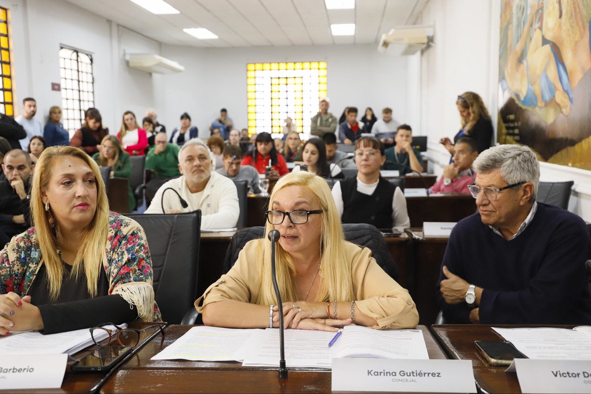 FPLanusHCD's tweet photo. Tercera Sesión Ordinaria en el @hcdlanus 

En la tarde de este jueves, llevamos a cabo una nueva sesión ordinaria en el Honorable Concejo Deliberante de Lanús https://t.co/8pT0xSgy3K