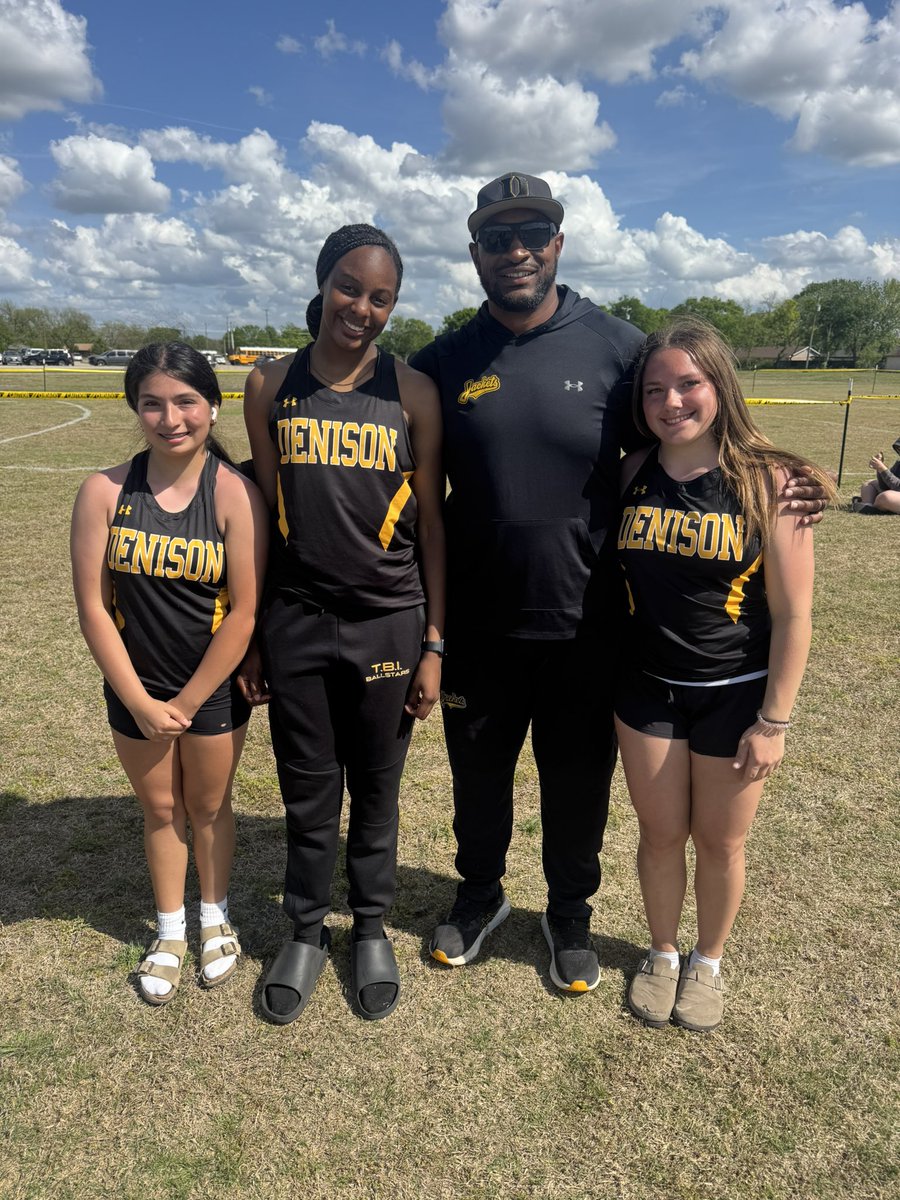 Coach_V_Rhodes's tweet photo. More PRs from the girls this time. Great job ladies!!! Ziya 70’4, Kamila 89’3, and Mallorie 108. @DenisonTrack https://t.co/j9qNNSFGzP