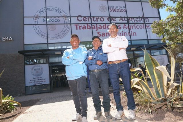 JulioBerdegue's tweet photo. Como parte de la visita de trabajo a San Quintín, integrantes del @GobiernoMX y la gobernadora de Baja California @MarinadelPilar, inauguramos el Centro de Atención Integral para las y los Trabajadores Agrícolas de este municipio.

En cumplimiento al compromiso de la Presidenta @Claudiashein del Plan de Justicia para las y los trabajadores agrícolas de San Quintín, desde @Agricultura_mex: 

• Avanzamos en el apoyo de 8 mil pesos a 766 pescadoras y pescadores, a través del programa Bienpesca.
• Para las y los pequeños productores, ya opera #CosechandoSoberanía, con crédito a tasas bajas para fortalecer la producción y mejorar sus ingresos.
• Promovemos el uso regulado y responsable de plaguicidas, para proteger la salud de las familias del campo.

Trabajamos en territorio, rancho por rancho, para que el desarrollo productivo se traduzca en bienestar real con justicia social. ¡No queremos una agricultura rica con jornaleros pobres!