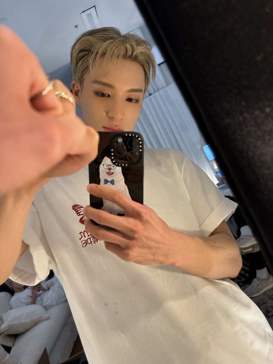 sofia 😚 LEE FOOKING JENO MONTH tweet media