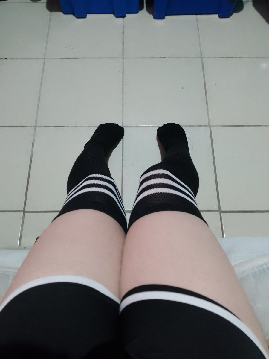 Alexitoxddd29's tweet photo. hola xd #femboytighs #femboy #femboyespañol https://t.co/C87gNgBaz4