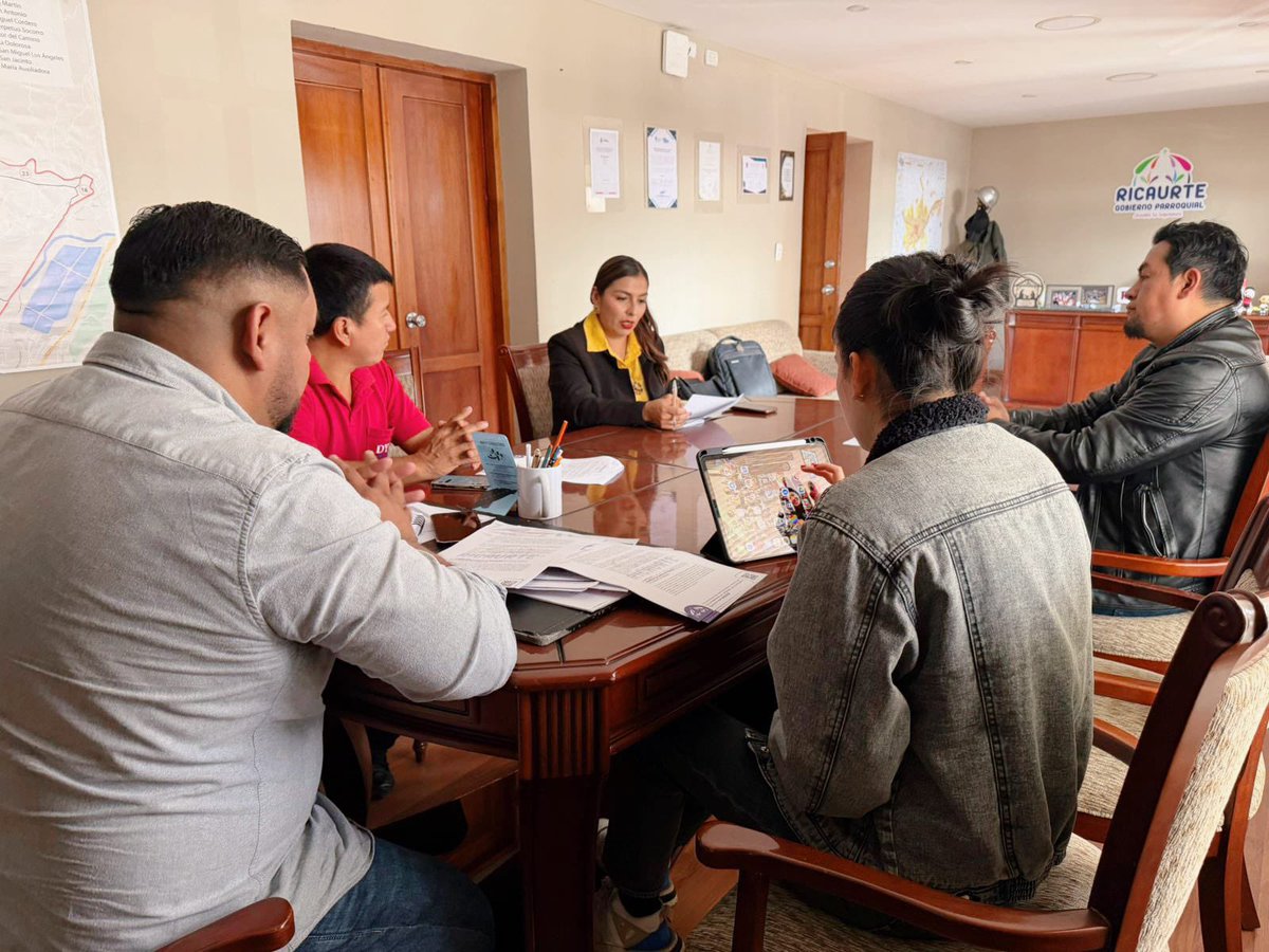 jennybermeom's tweet image. ¡Excelente noticia!
La Comisión de Seguridad del @RicaurteGAD será conformada oficialmente. Gracias a la invitación del presidente del GAD Josué Bravo y a los vocales, es fundamental trabajar en equipo de manera interinstitucional.
 ¡Juntos, por un #Ricaurte más seguro!💪