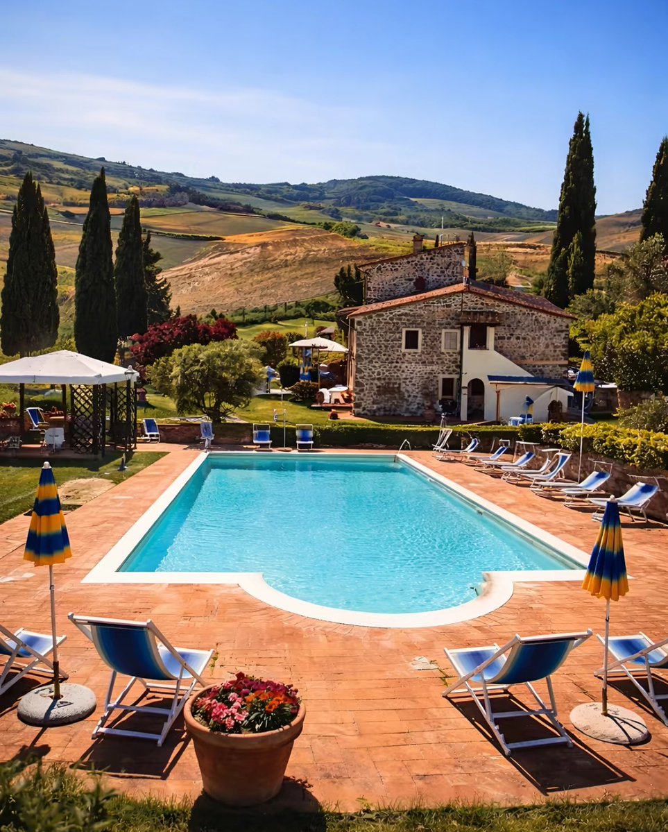 XpressTR's tweet image. Toskana’da 198 bin euro (yaklaşık 8,2 milyon TL) fiyatla satışa çıkarılan ev, sosyal medyada kısa sürede geniş yankı uyandırdı.