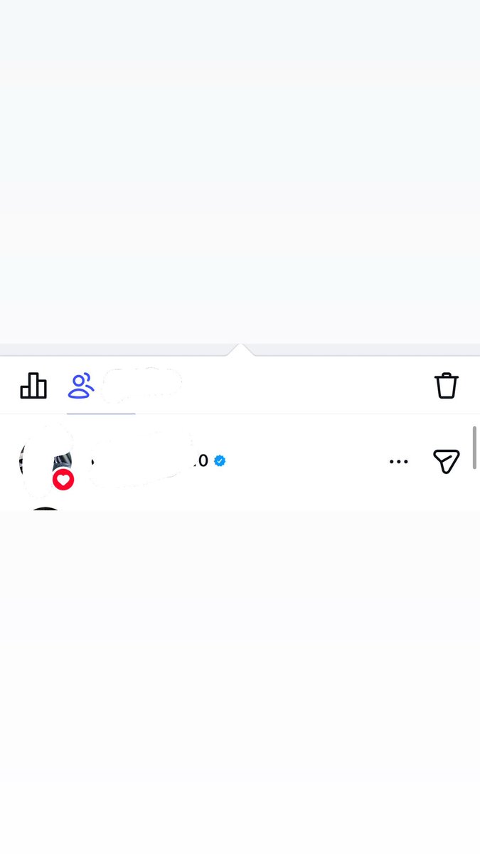 ¿Abrimos hilo del acosador? 
Me daba likes a las historias el enfermo. 2 dedos de frente para saber qué si vas a acosar gente y tienes la cuenta verificada vas a pagar con tu tarjeta dicha verificación y peor si vendes cuentas fake de Netflix y dejas tu número. La que se te viene