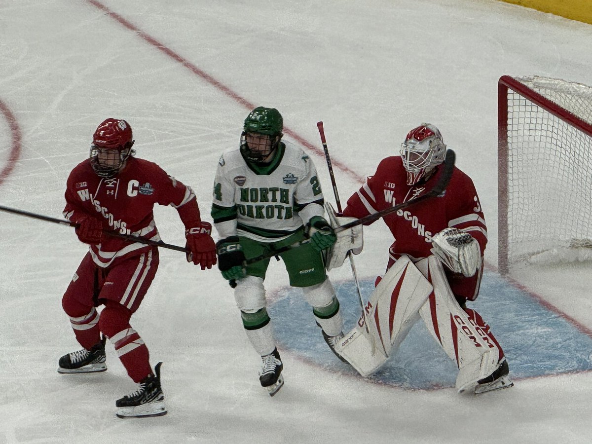 CollegePucksC2C's tweet photo. After 20 minutes in the @NCAAIceHockey #MFrozenFour @TMobileArena in Las Vegas, NV… it’s @BadgerMHockey 2 and @UNDmhockey 0! Badgers and their fans clearly #JumpingAround Simon Tassy and Ryan Botterill netting the Badger goals! @B1GHockey @TheNCHC @CollegeHockeyW @collegehockey @ITHSWTom @ITHSWScott @ITHSWPaul @ITHSWPeter @ITHSWSteven @ITHockeySWTwo @ithswpodcasts