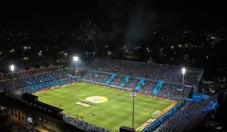 Belgrano compró las cuatro casas que faltaban entre la tribuna Cuellar y Preferencial.

Acá no se le pide al gobierno, acá construimos nosotros.