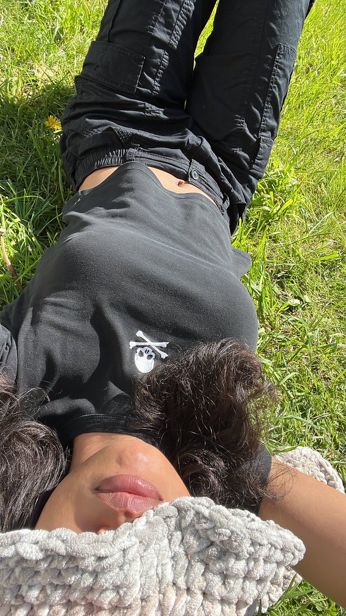 bee 🌼 tweet media