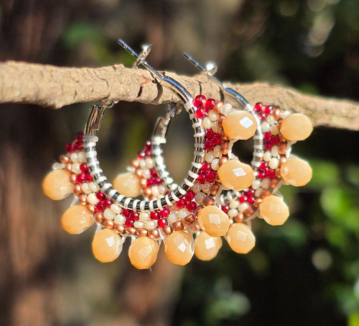 beauxbeautyblog's tweet image. Cafe Au Lait... beaded hoop earrings available in my Et$y shop @ buff.ly/HHBXy7w w/ FREE US shipping! Kukwstumckacw- thank you for looking! ☕️🥛 #NativeMade #AlaskaNative #FirstNations
