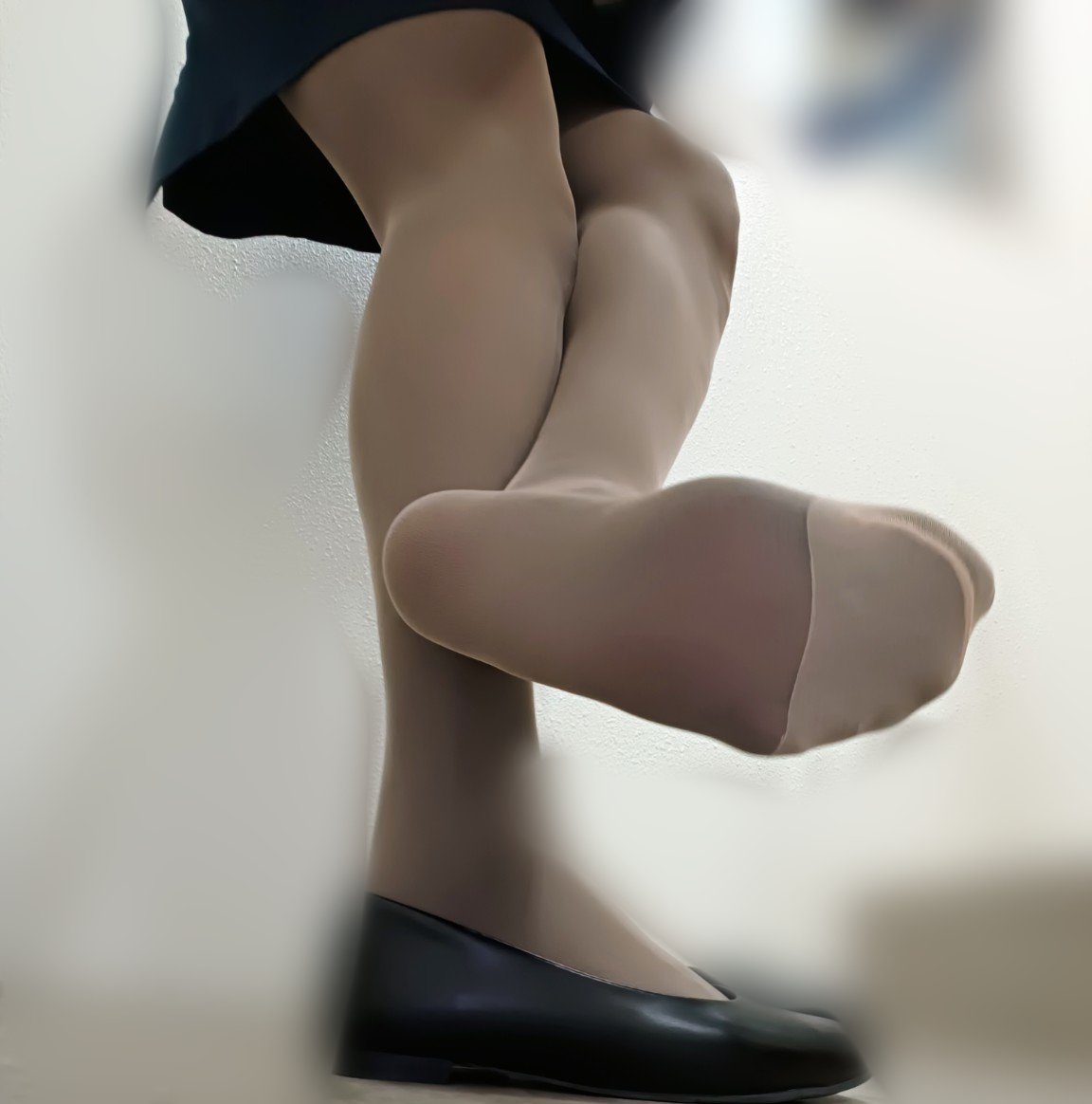 CAアリサALYSSA 🇵🇭🇯🇵ストッキングで働く脚日記working feet diary tweet media